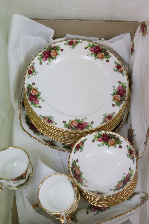 Royal Albert 'Old Country Roses' tea, coffee & dinner service to include 2 serving platters, 10 - Image 6 of 13
