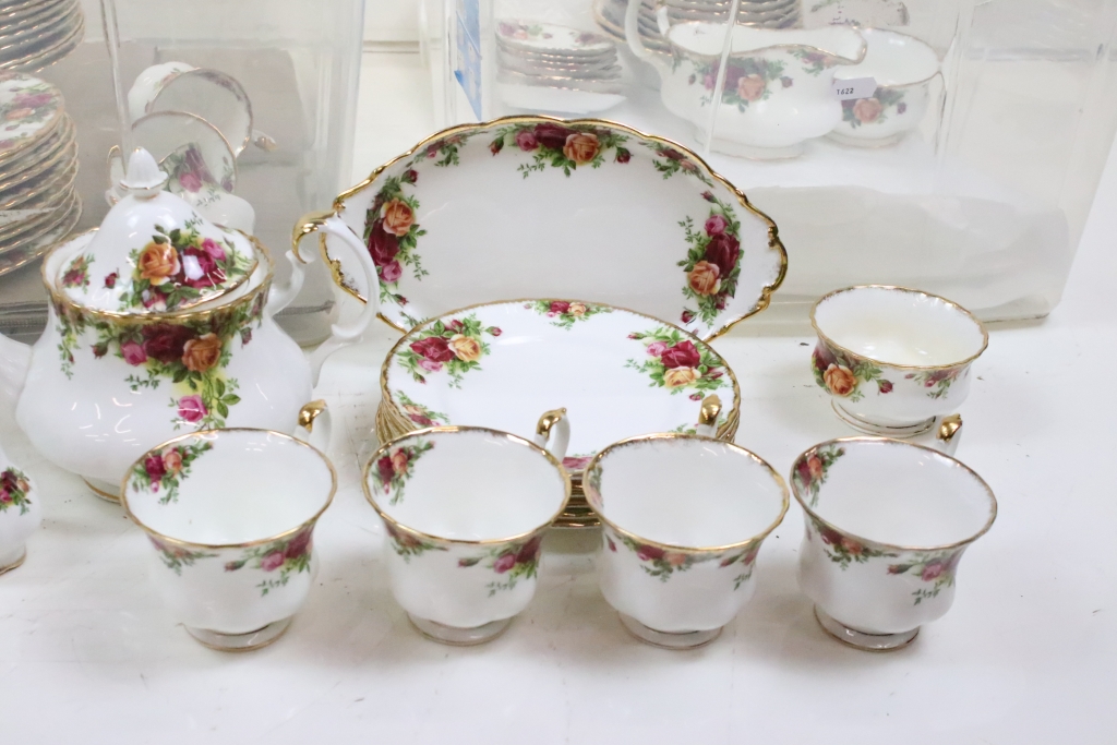 Royal Albert 'Old Country Roses' tea, coffee & dinner service to include 2 serving platters, 10 - Image 5 of 13