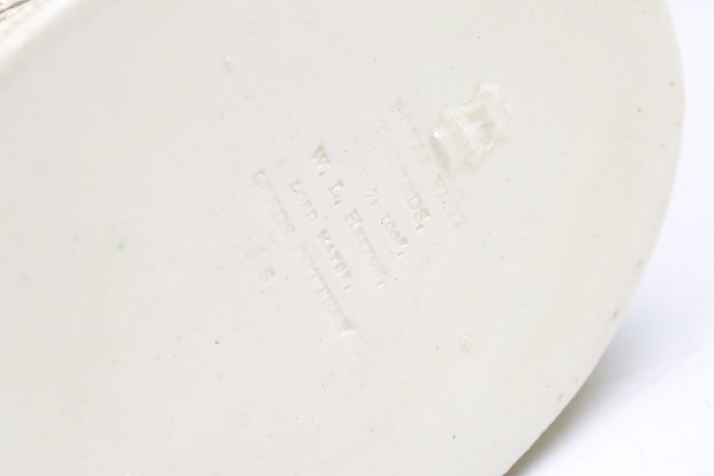 Edwardian Leeds pottery commemorative creamware tea service for the Royal Visit to Leeds on 7 July - Image 9 of 15