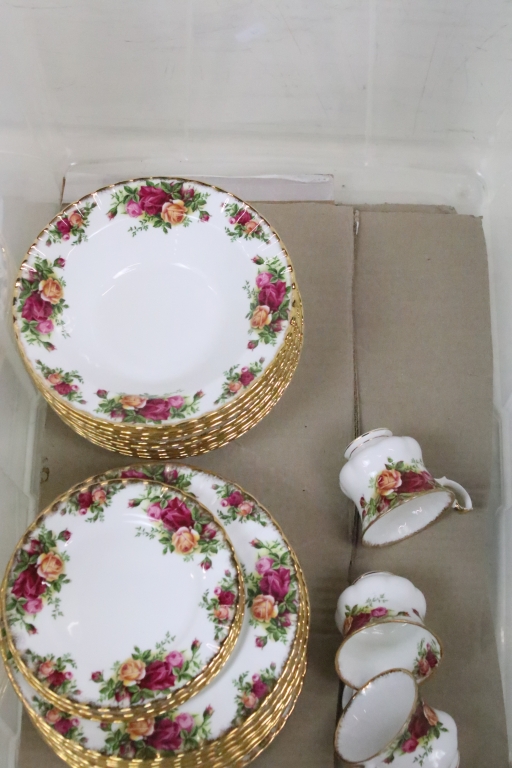 Royal Albert 'Old Country Roses' tea, coffee & dinner service to include 2 serving platters, 10 - Image 7 of 13