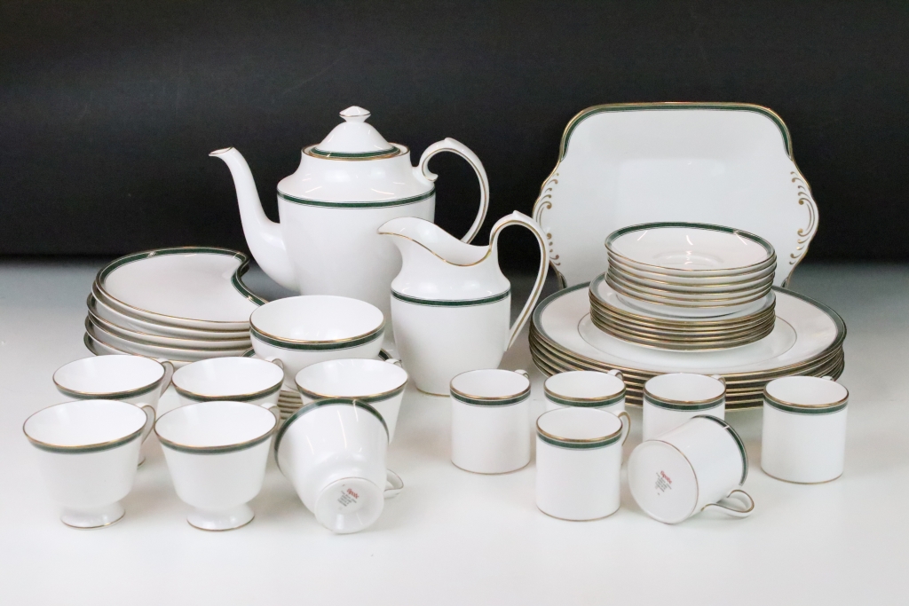 Spode 'Tuscana' six-place tea, coffee & dinner service, pattern no. Y8578-R, to include 6 dinner