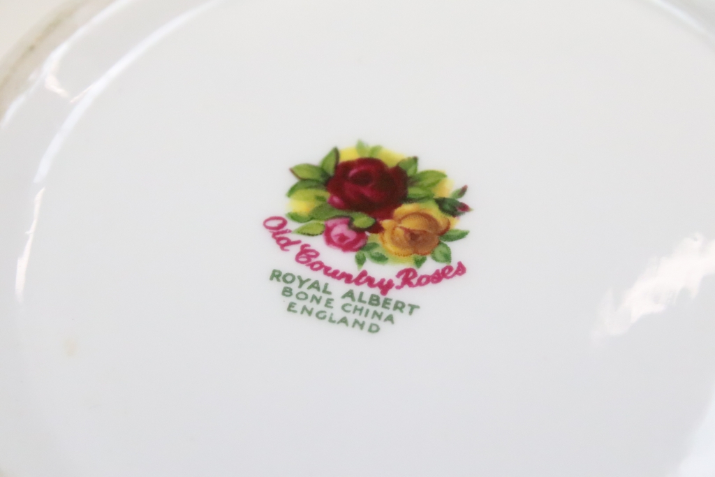 Royal Albert 'Old Country Roses' tea, coffee & dinner service to include 2 serving platters, 10 - Image 12 of 13