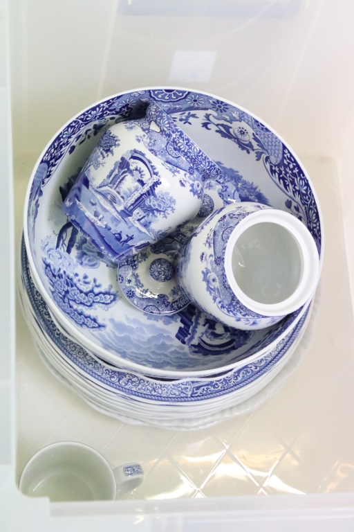 Large Spode Italian blue and white dinner service to include six round dishes, six tea cups and - Image 8 of 12