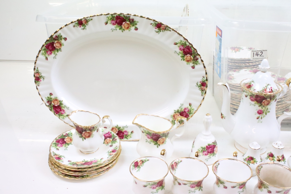 Royal Albert 'Old Country Roses' tea, coffee & dinner service to include 2 serving platters, 10 - Image 3 of 13