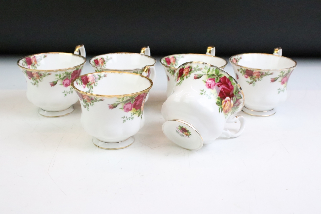 Royal Albert 'Old Country Roses' pattern tea set to include 6 teacups & saucers, 6 tea plates, - Image 8 of 10