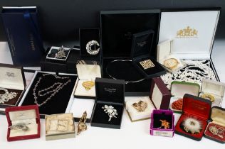 A collection of jewellery to include many silver examples and some gold together with a small