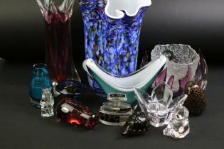 Collection of mixed 20th century glassware to include a Flygsfors Coquille glass vase (signed), a