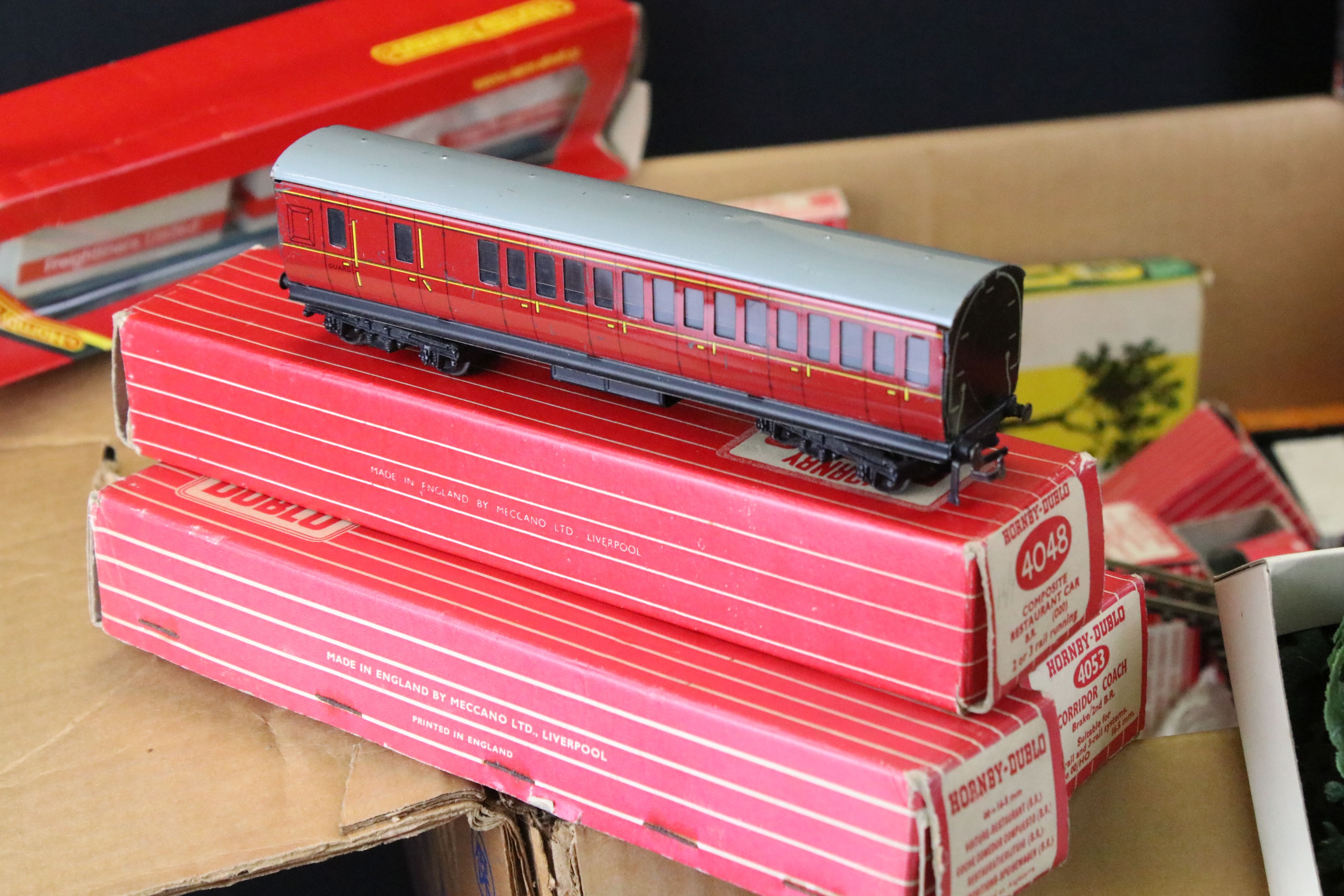 Collection of Hornby Dublo and OO gauge model railway to include boxed 2234 Deltic Diesel Electric - Image 2 of 11