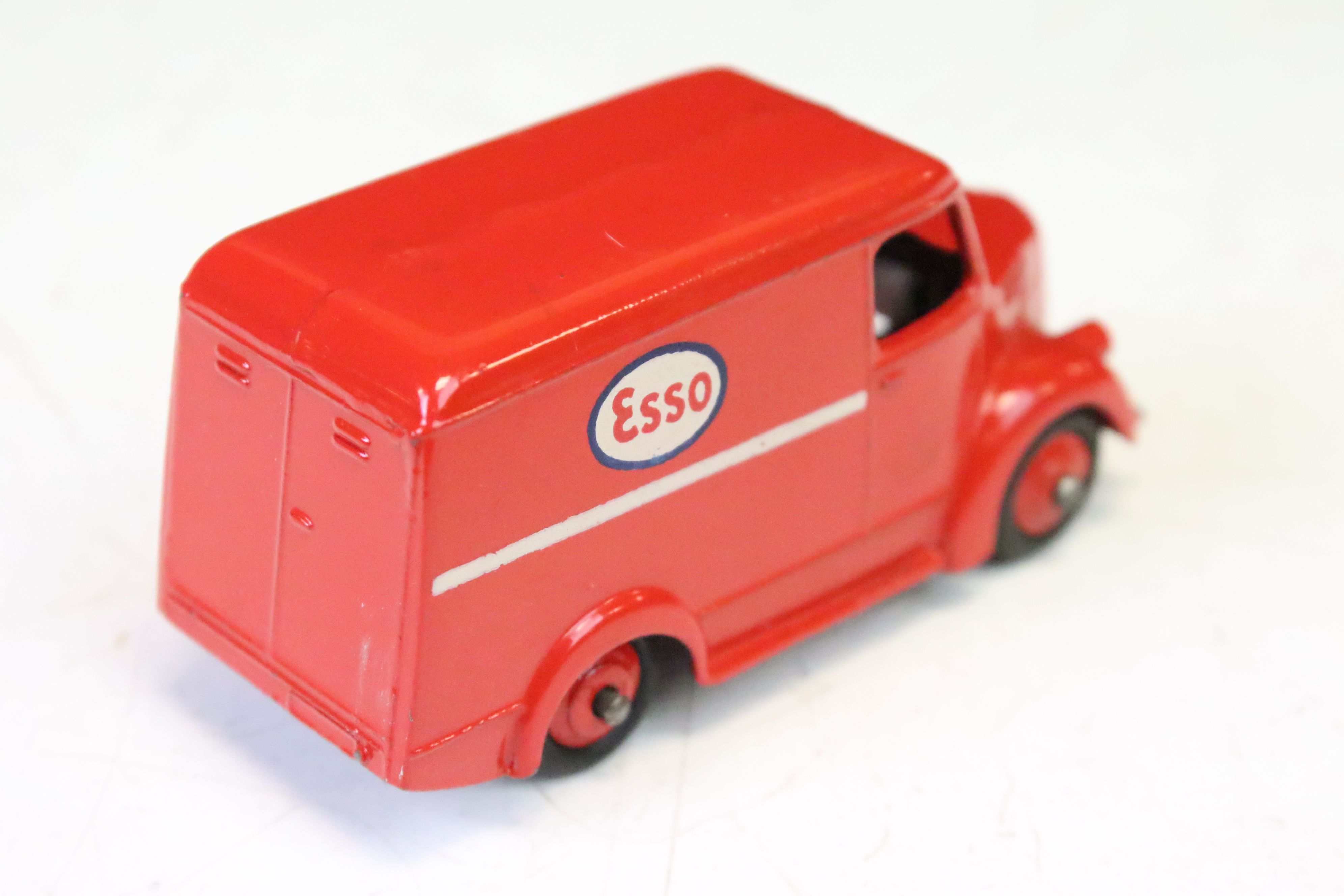 Boxed Dinky 781 ESSO Petrol Pump Station (complete) and a boxed Dinky 450 Trojan 15 CWT ESSO Van, - Image 6 of 8