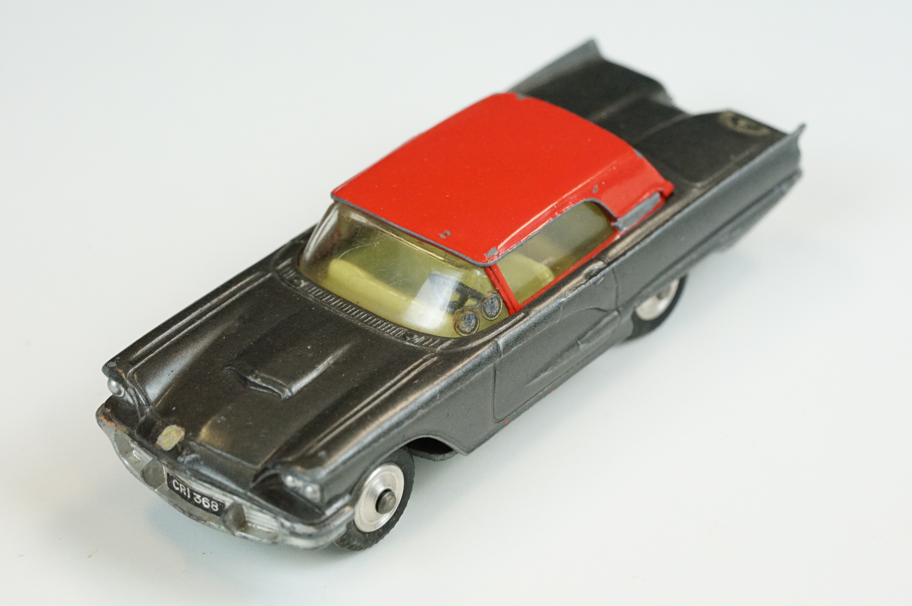 Two cased Dinky diecast models to include 164 Mk 4 Ford Zodiac & 215 Ford G.T. Racing Car (diecast - Image 4 of 23