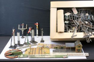 Quantity of early - mid 20th C O gauge model railway to include large quantity of track, Bing tin