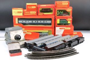 Quantity of Triang / Hornby OO gauge model railway to include boxed R253 0-4-0 Dock Shunter Red