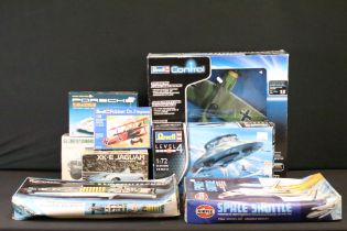 Collection of six boxed plastic model kits to include 1:25 scale Revell XK-E Jaguar (unbuilt), 1:200