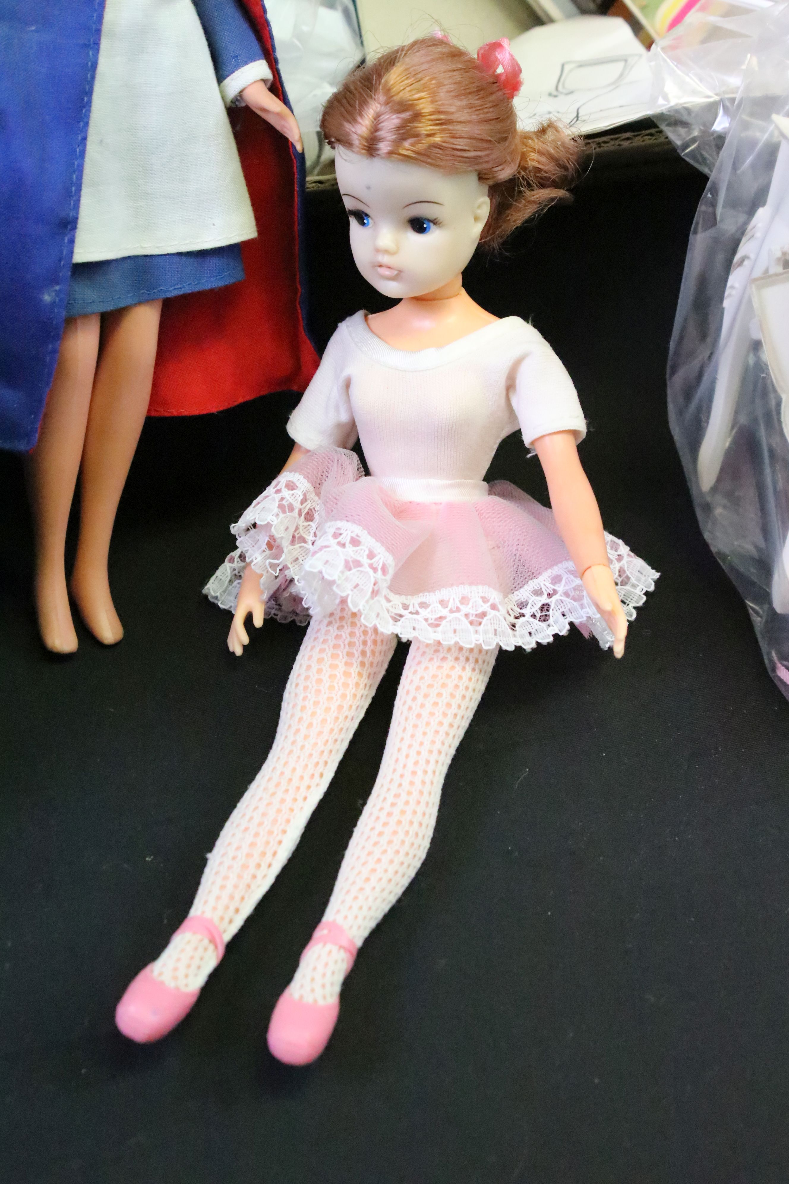 Five fashion dolls to include 2 x 1960's Mattel Barbie (featuring Midge), 2 x Sindy (featuring a 2nd - Image 3 of 7