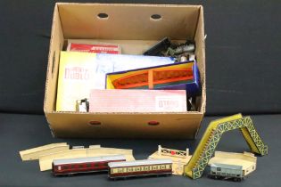 Quantity of Hornby Dublo model railway to include boxed Set 2016 0-6-2 Tank Goods Train containing