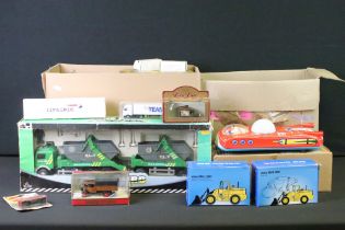 Collection of boxed and unboxed diecast and plastic models to include Lledo Days Gone, Models Of