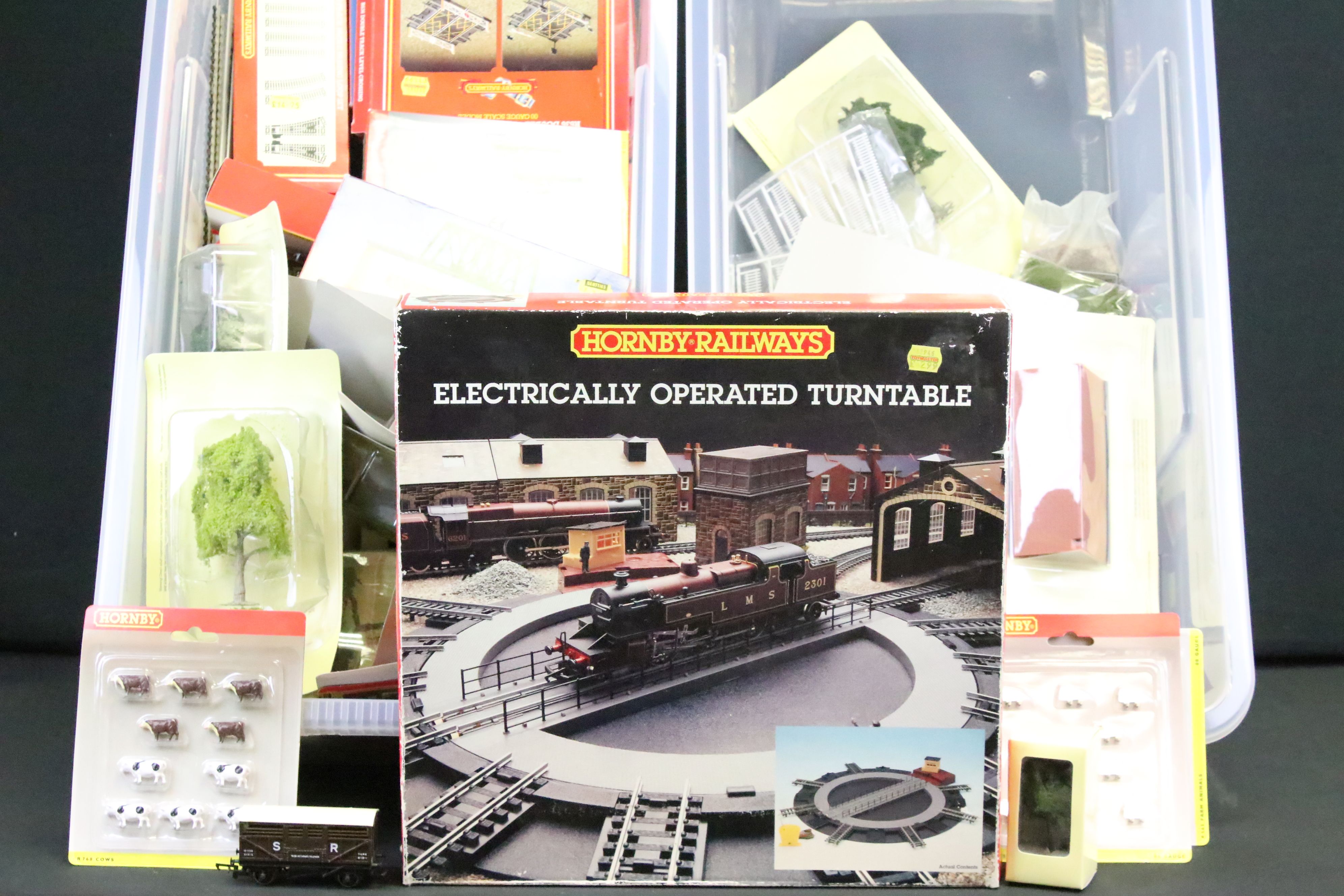 Quantity of boxed / carded OO gauge model railway accessories to include Hornby figures, Hornby R334