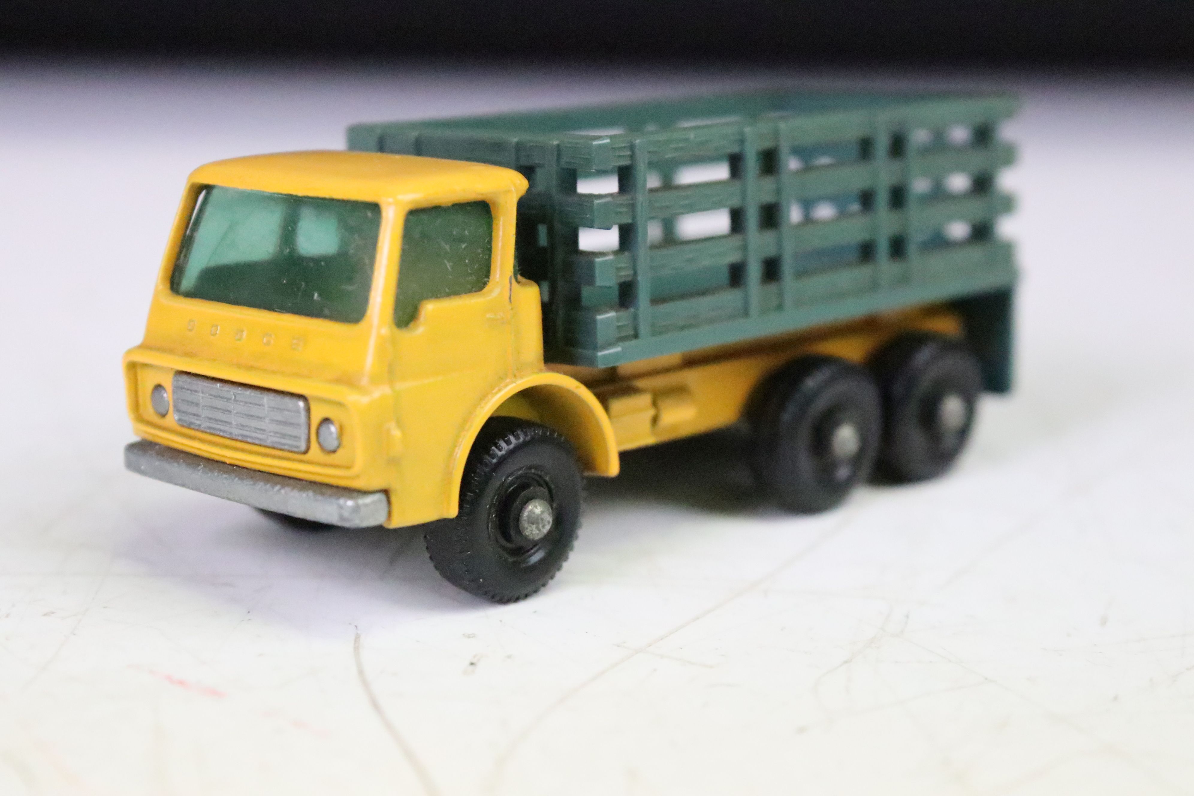 10 Boxed Matchbox 75 Series diecast models to include 51 8 Wheel Tipper, 2 x 47 DAF Tipper Container - Image 2 of 33