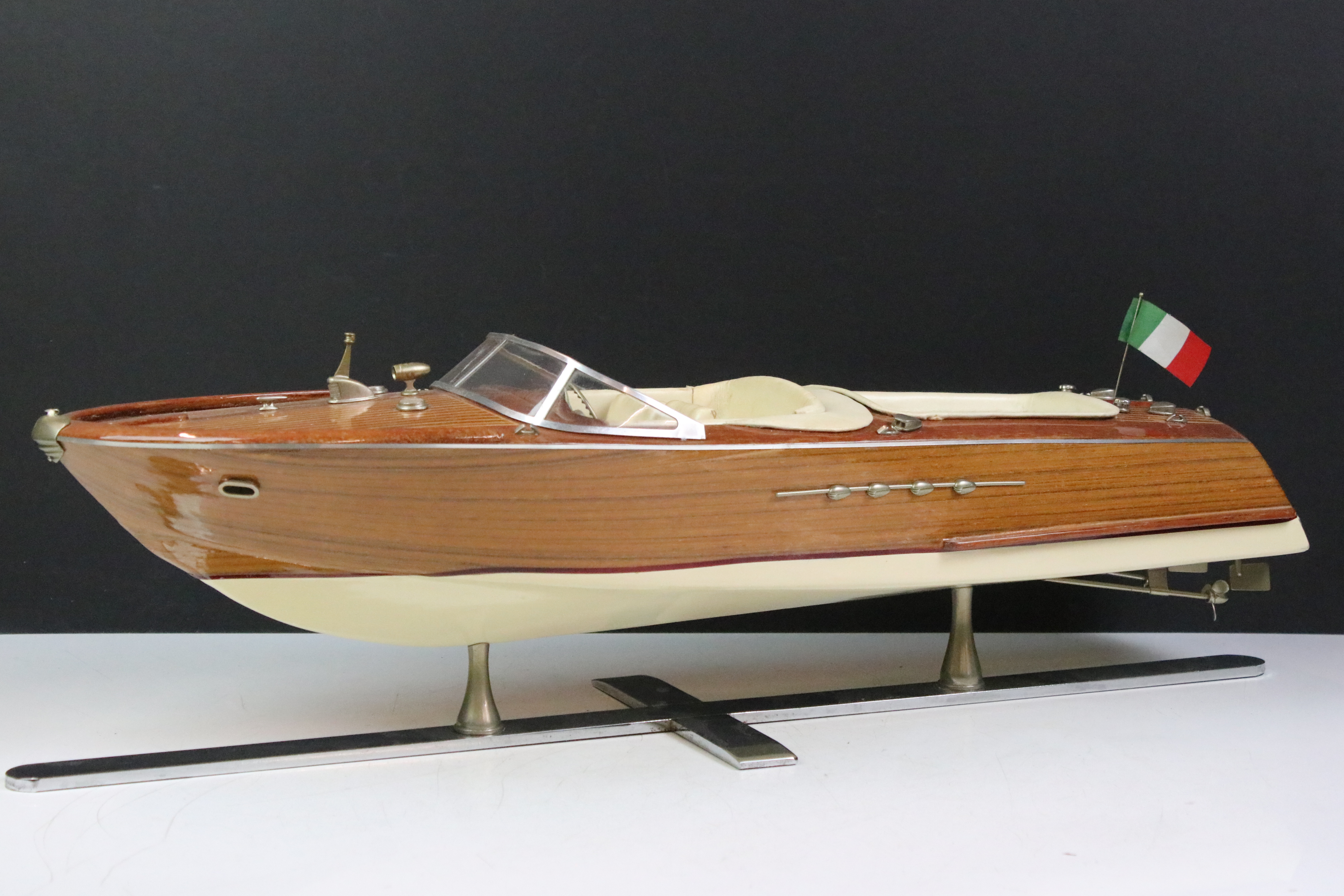 Authentic Models AM Aquarama Italian runabout model boat, on stand, 26" in length - Image 2 of 9