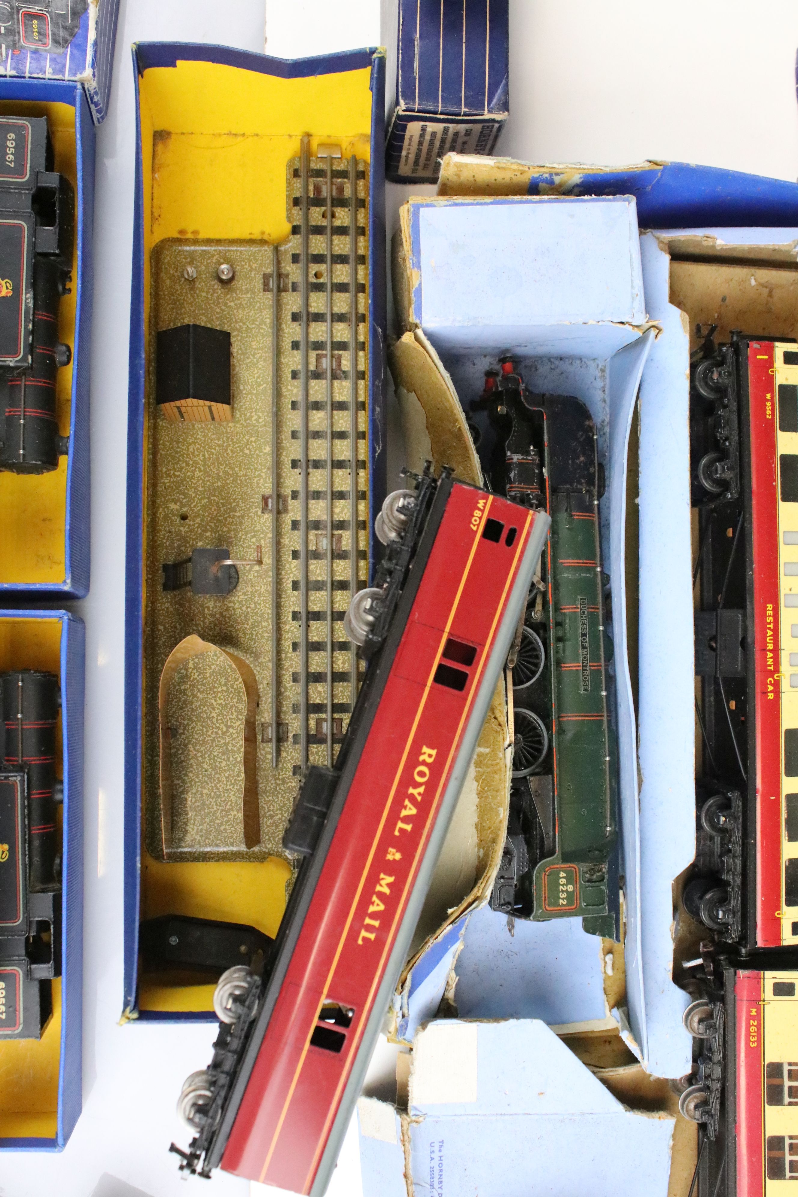 Large quantity of Hornby Dublo / O gauge / OO gauge model railway to include 2 x boxed Hornby - Image 14 of 14