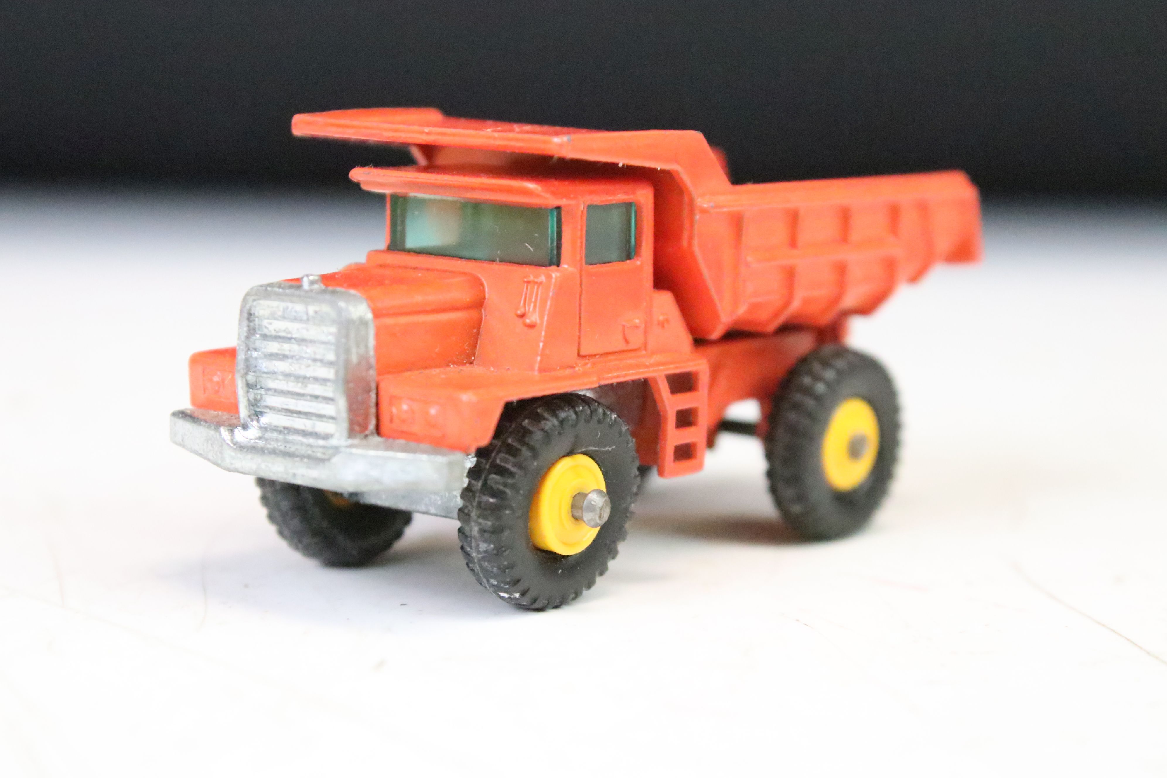 10 Boxed Matchbox 75 Series diecast models to include 51 8 Wheel Tipper, 2 x 47 DAF Tipper Container - Image 18 of 33