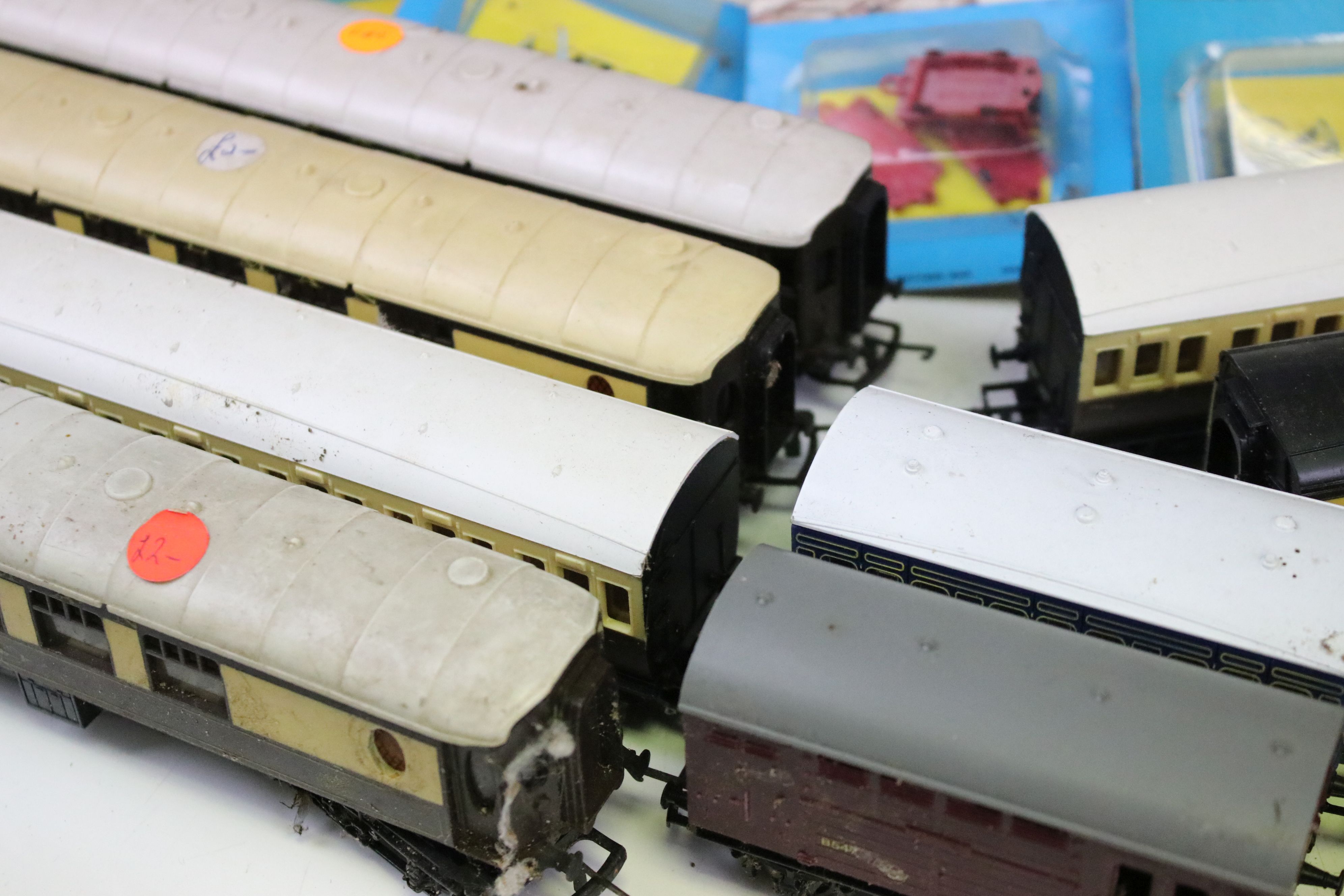 Collection of OO gauge model railway to include boxed Hornby R759 GWR Loco Albert Hall, around 30 - Image 4 of 12