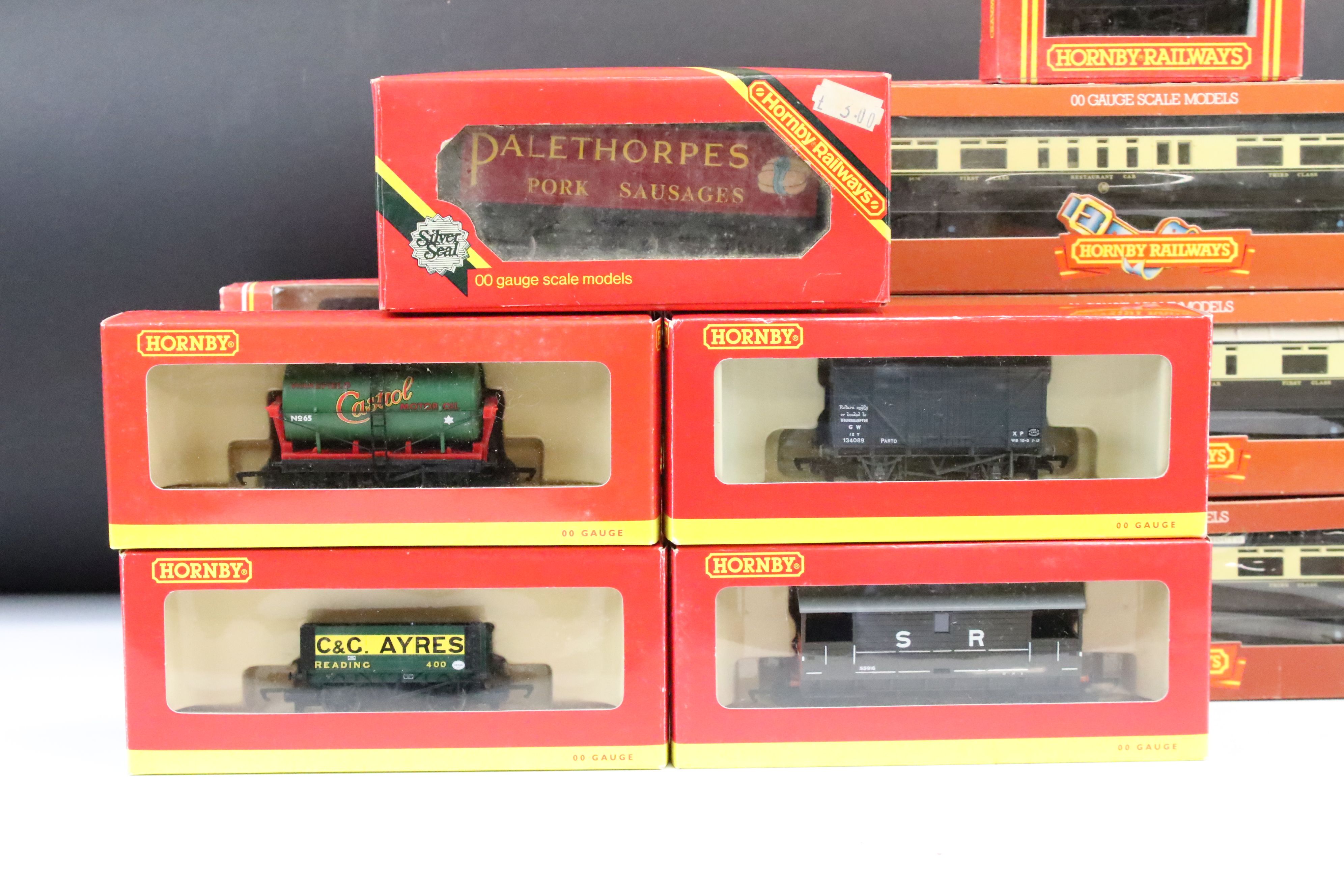 17 Boxed Hornby OO gauge items of rolling stock to include R4095 LMS 68ft Dining Car 235, R440 GWR - Image 5 of 7