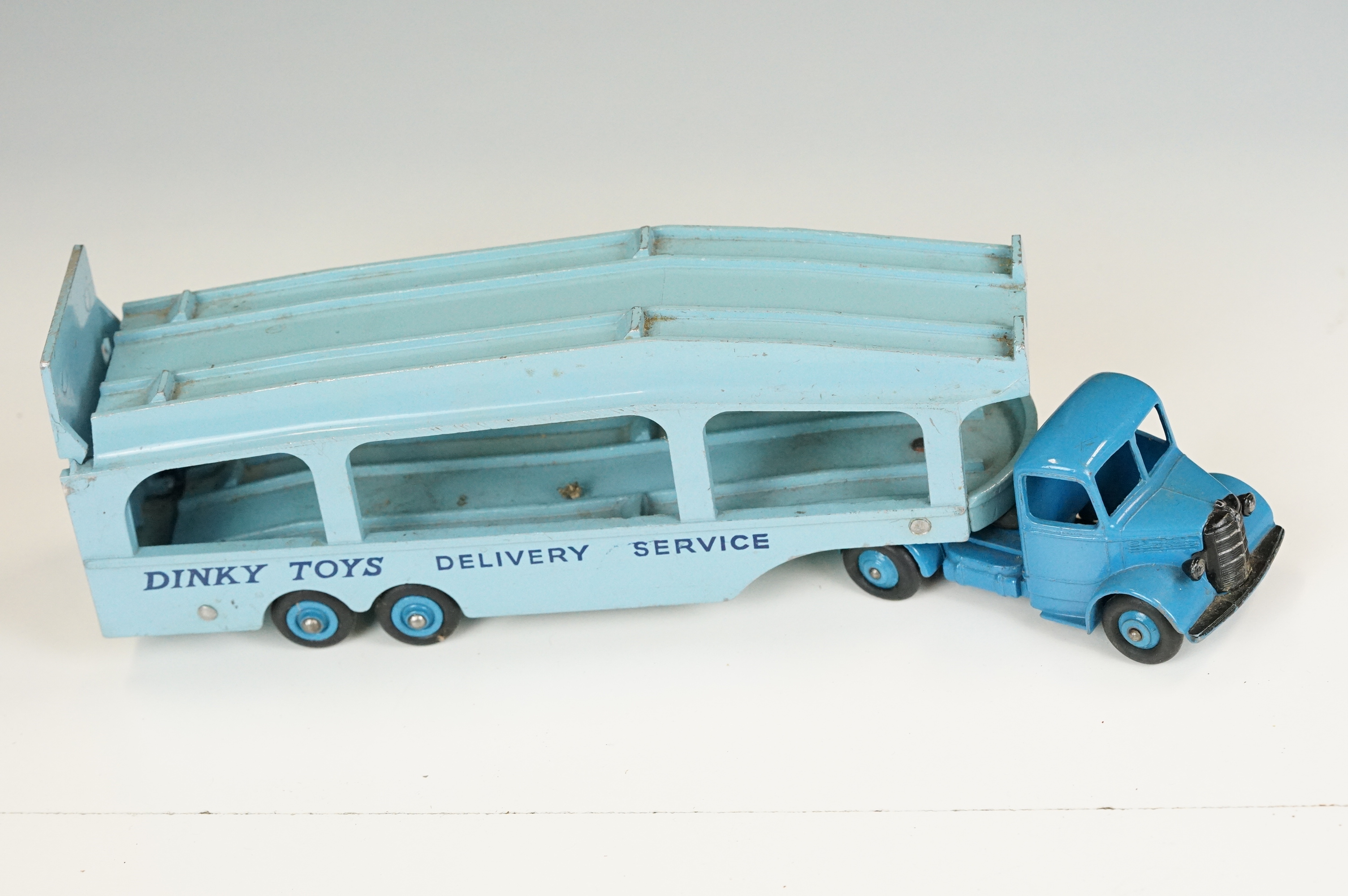 Two cased Dinky diecast models to include 164 Mk 4 Ford Zodiac & 215 Ford G.T. Racing Car (diecast - Image 12 of 23