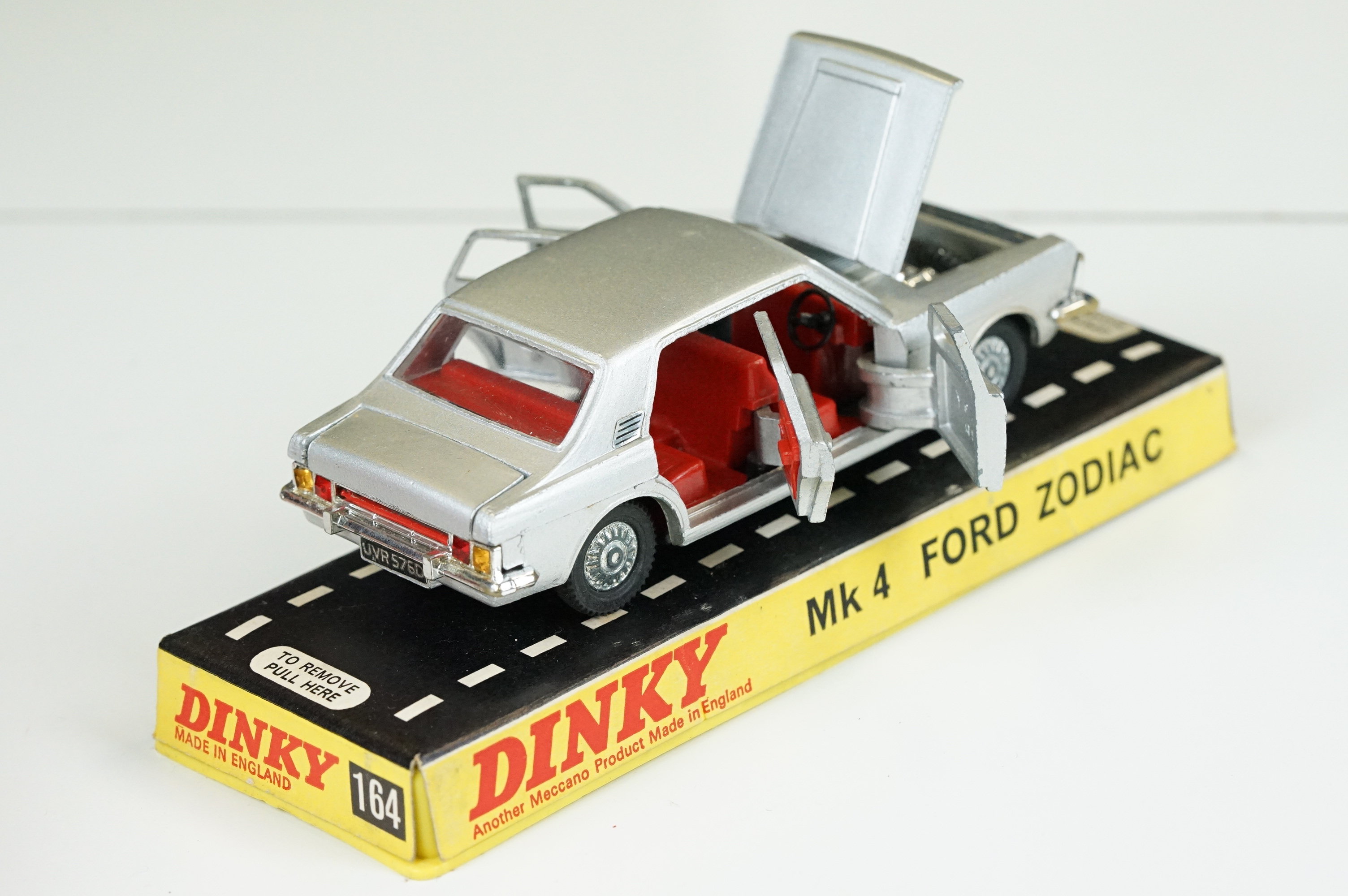 Two cased Dinky diecast models to include 164 Mk 4 Ford Zodiac & 215 Ford G.T. Racing Car (diecast - Image 22 of 23