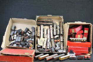 Quantity of TTR model railway to include over 70 unboxed items of rolling stock featuring coaches,