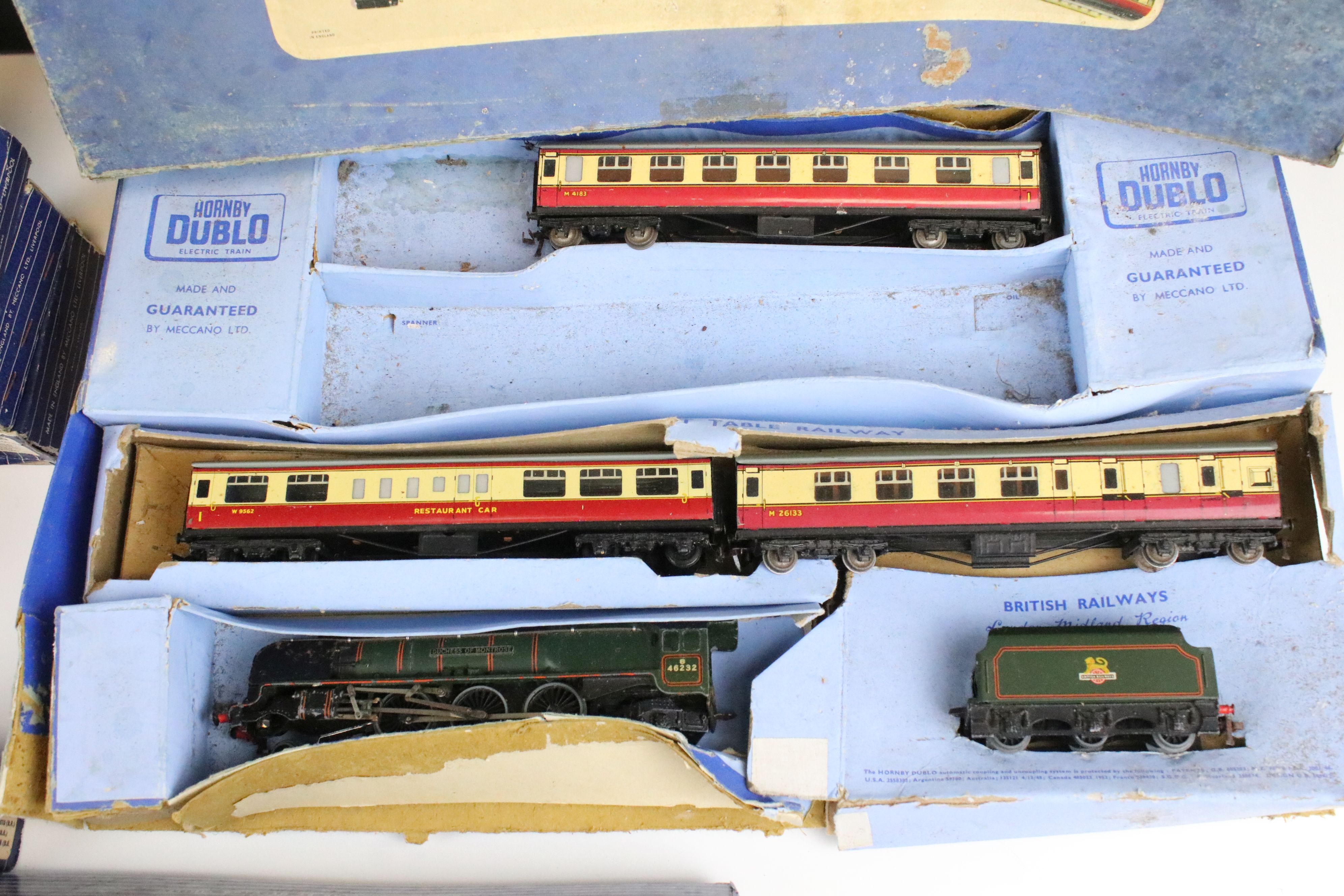 Large quantity of Hornby Dublo / O gauge / OO gauge model railway to include 2 x boxed Hornby - Image 2 of 14