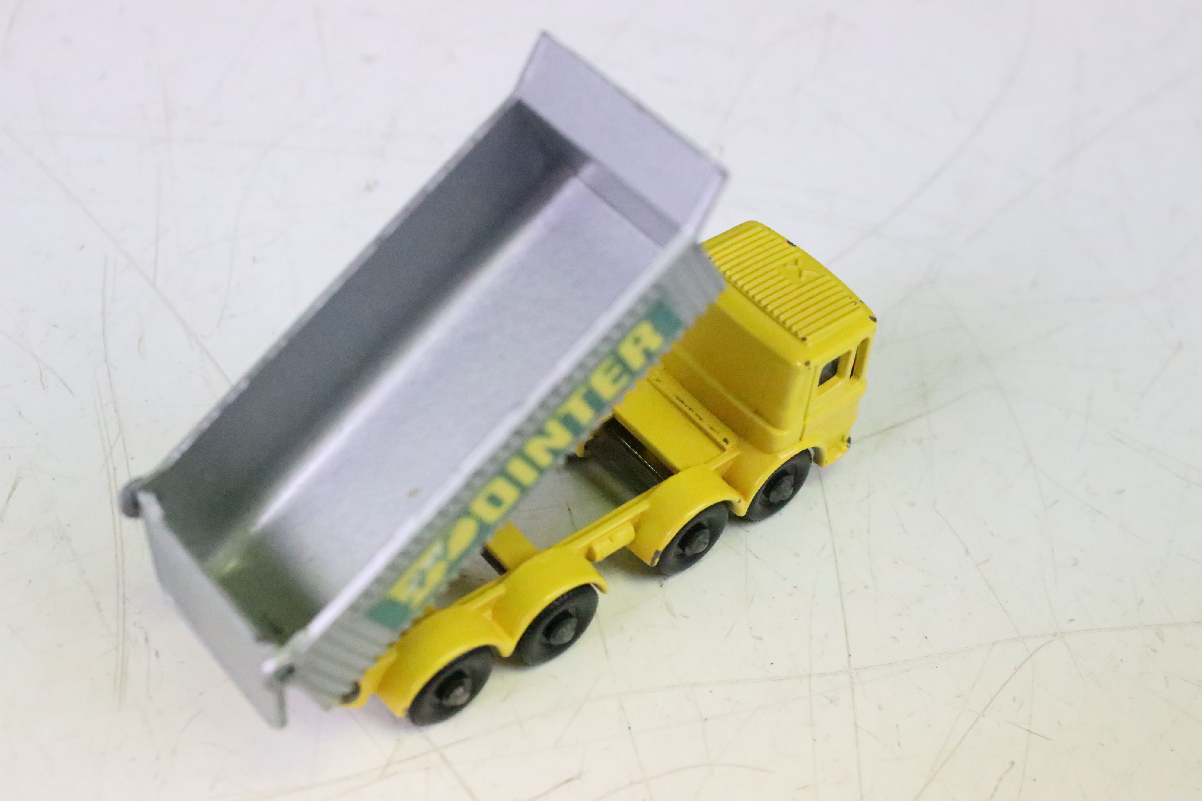 10 Boxed Matchbox 75 Series diecast models to include 51 8 Wheel Tipper, 2 x 47 DAF Tipper Container - Image 7 of 33