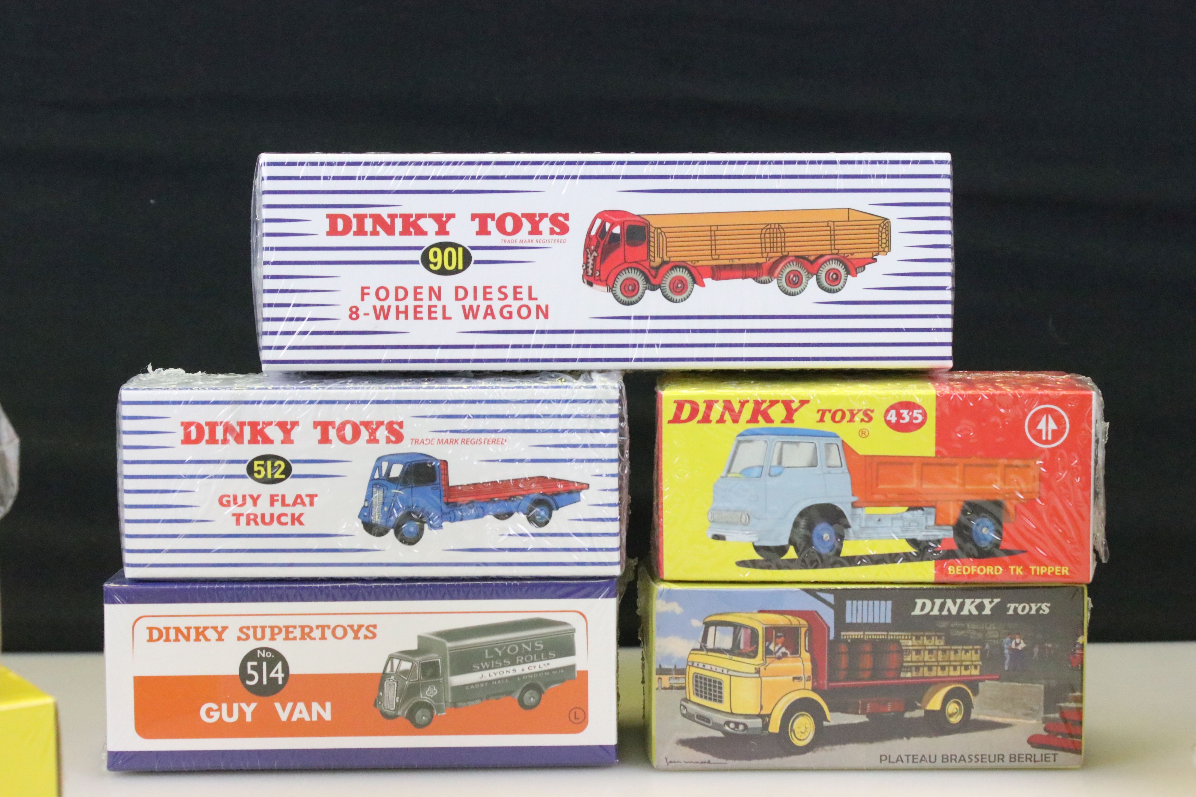 13 boxed Dinky Toys Atlas Editions diecast models to include 514 Guy Van, 512 Guy Flat Truck, 901 - Image 3 of 4