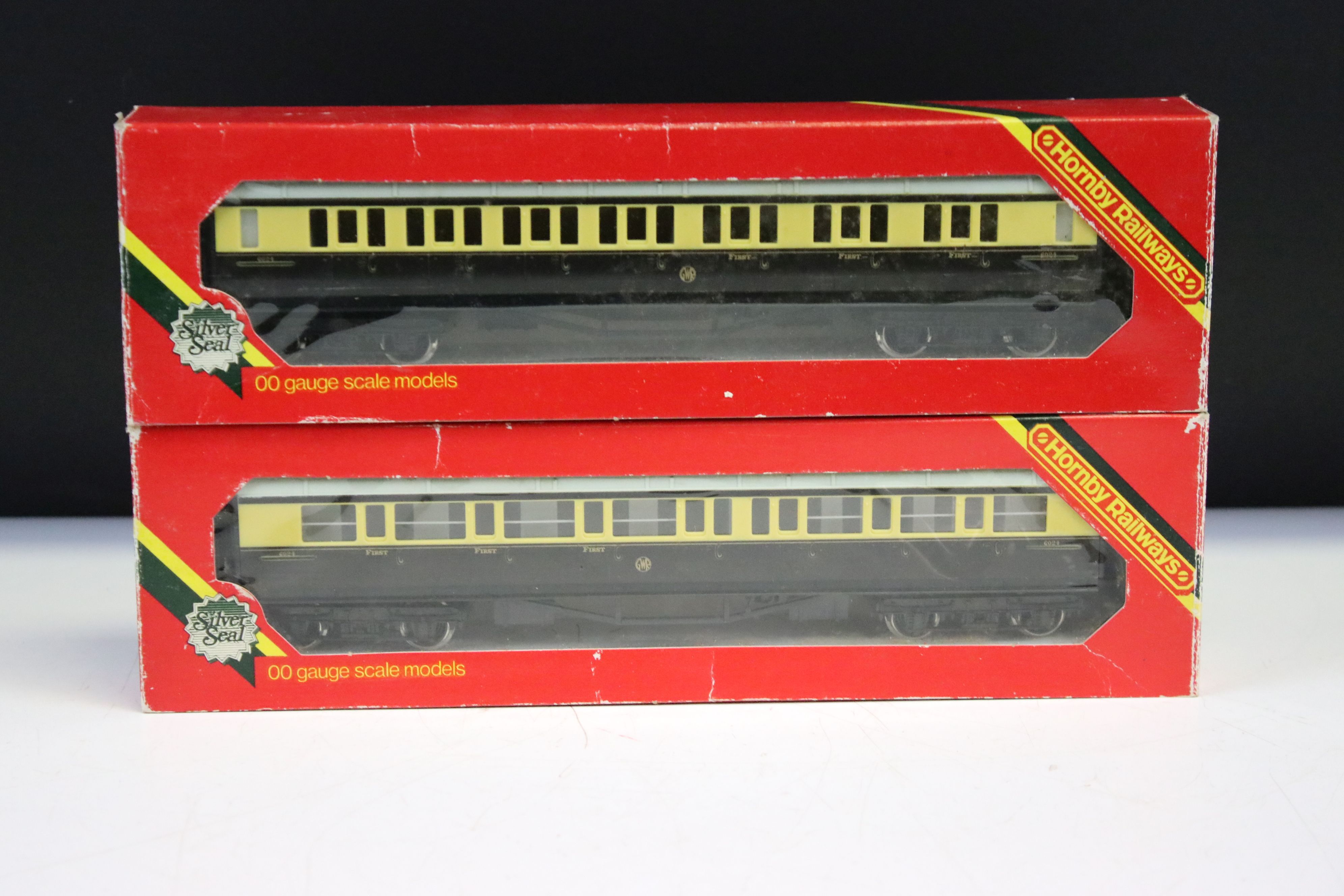 Group of OO gauge model railway to include boxed Hornby R761 GWR Kneller Hall locomotive, boxed - Image 9 of 14