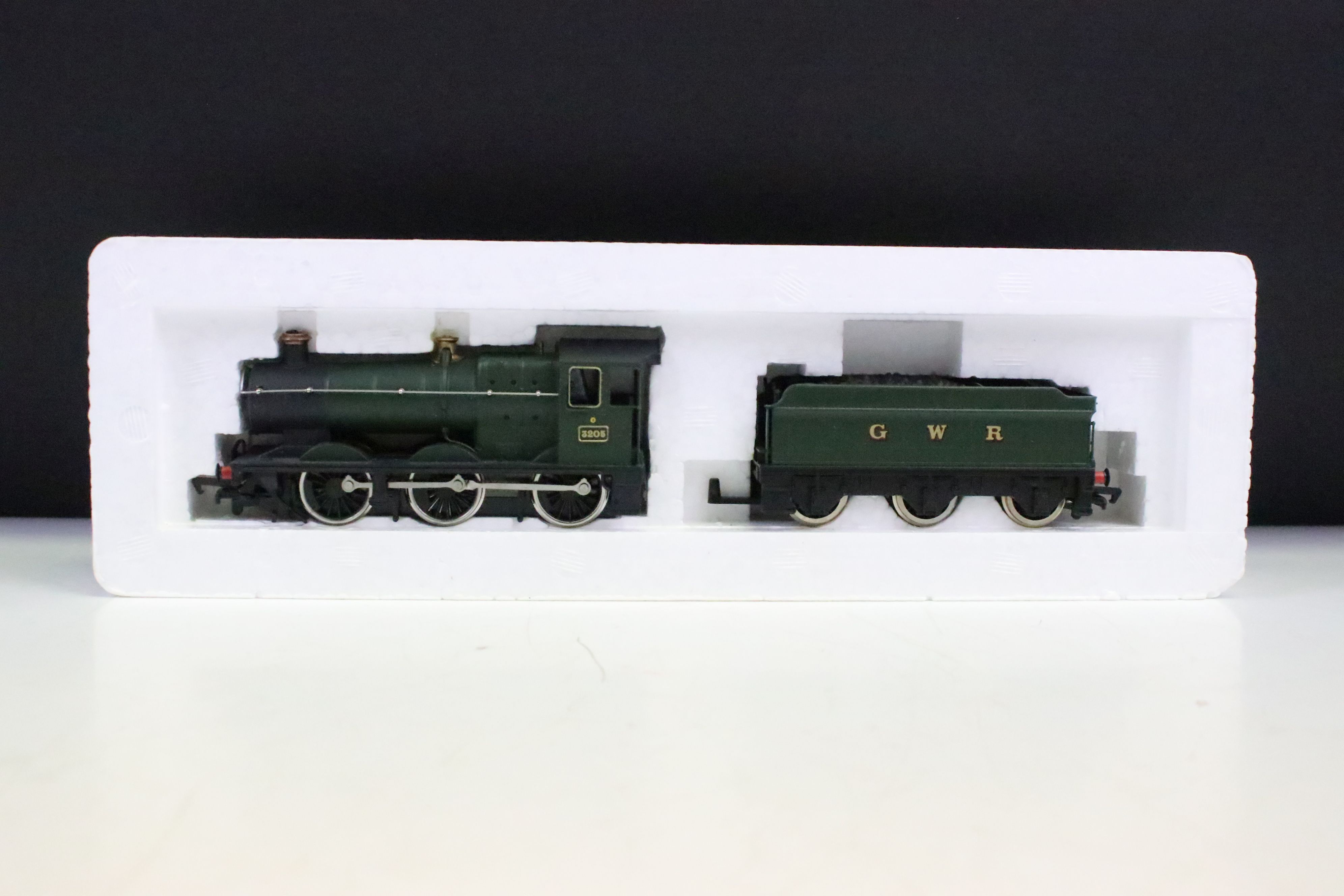 Two boxed OO gauge locomotives to include Palitoy Mainline 37058 0-6-0 2251 Class Collett Locomotive - Image 6 of 10