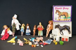 Pippa Dolls - Collection of Palitoy Pippa dolls to include boxed Pippa's Pony, 3 dolls and various