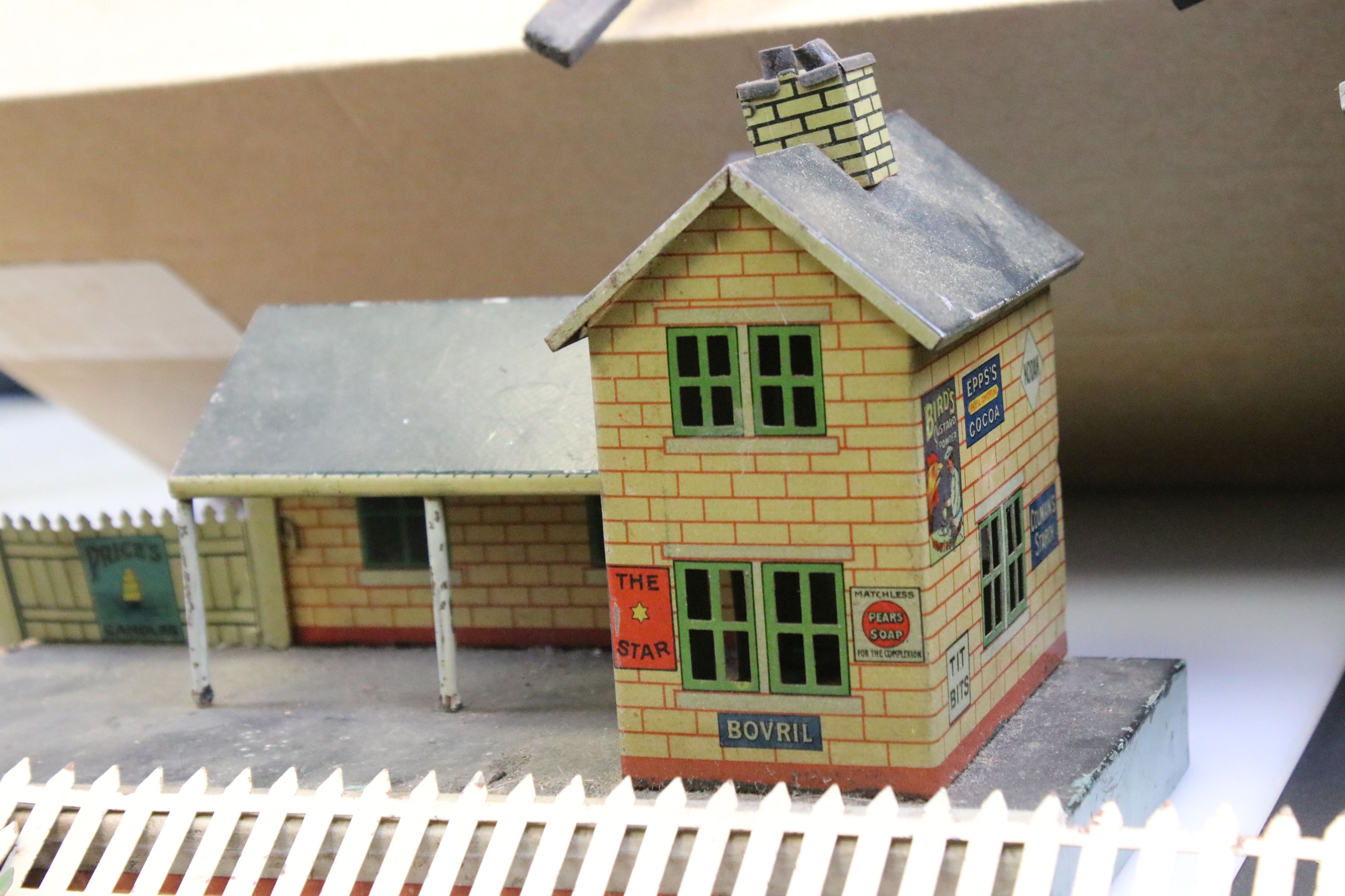 Quantity of early - mid 20th C O gauge model railway to include large quantity of track, Bing tin - Image 4 of 8
