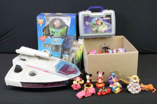 Mixed toys to include a 1980s Bluebird Manta Force Red Venom Command Ship (with contents -