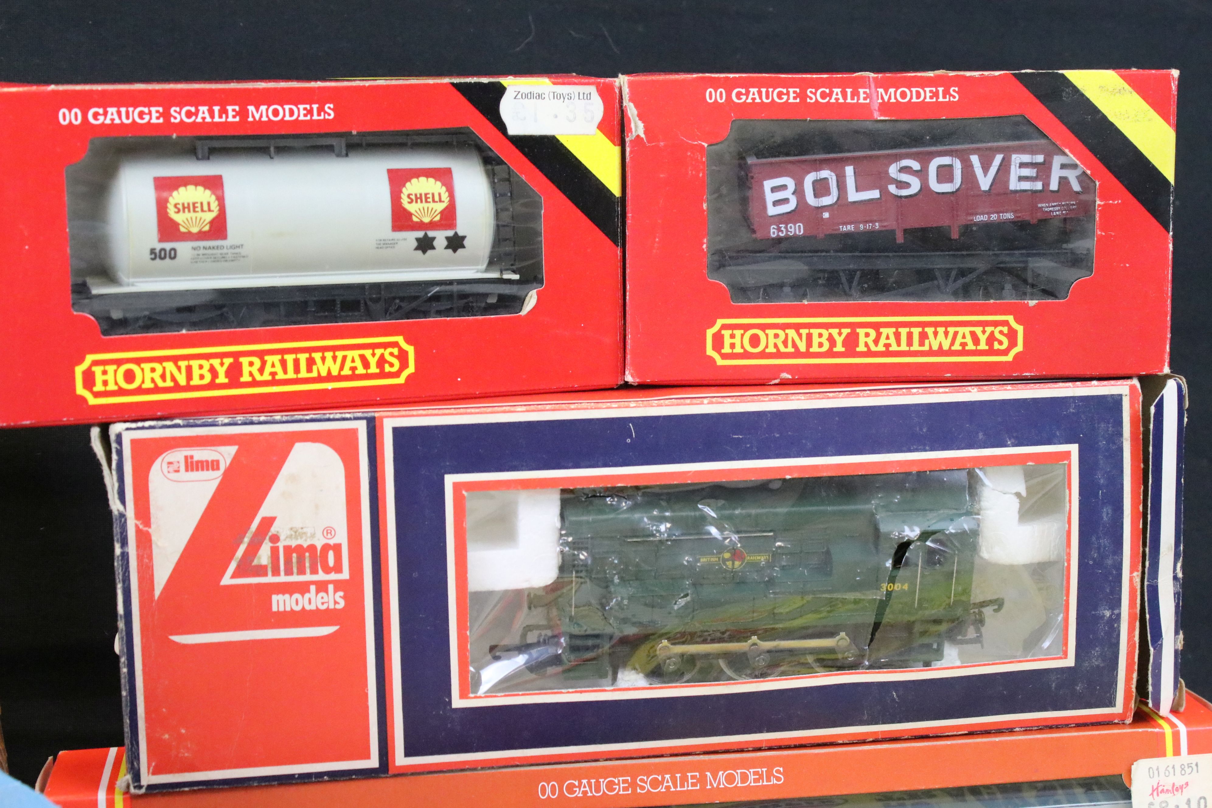 Quantity of OO gauge model railway to include Hornby Railfreight locomotive with 8 x items of - Image 2 of 5