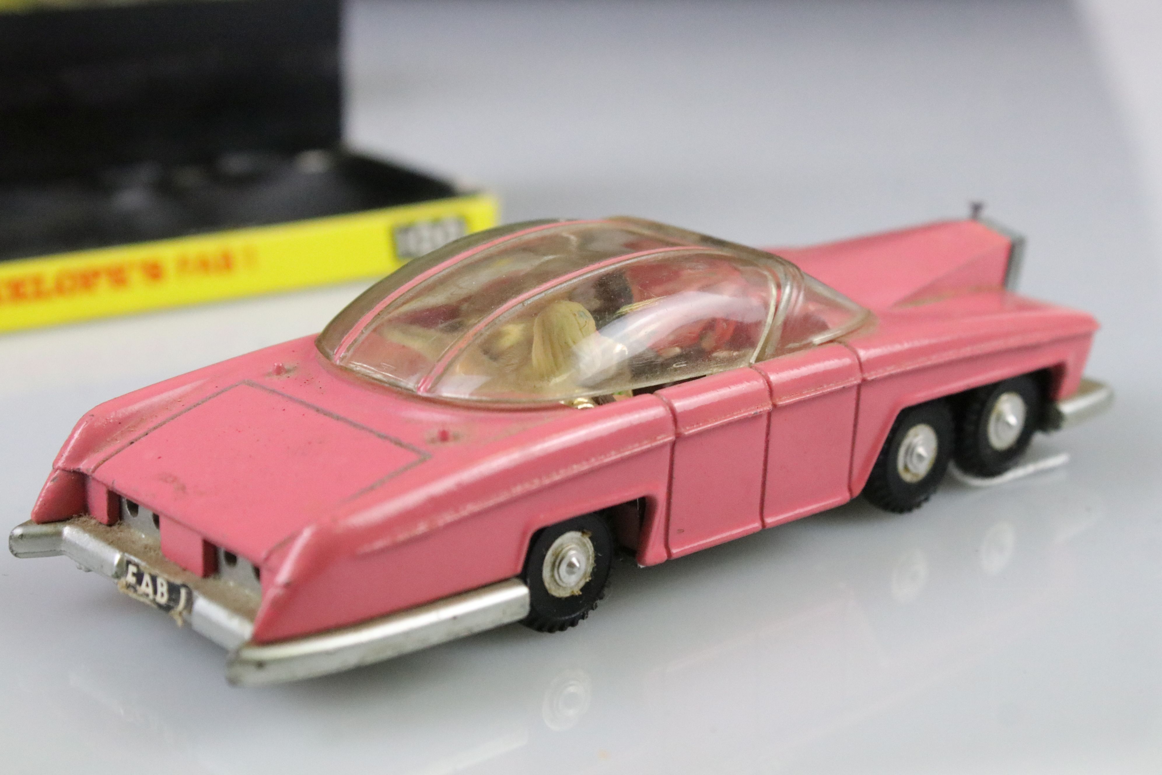 Boxed Dinky Thunderbirds 100 Lady Penelope's Fab 1 diecast model with both figures, no rocket or - Image 3 of 7