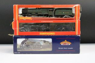 Three OO gauge locomotives to include Bachmann Golden Eagle (incorrect box), Hornby 2-8-0 2857