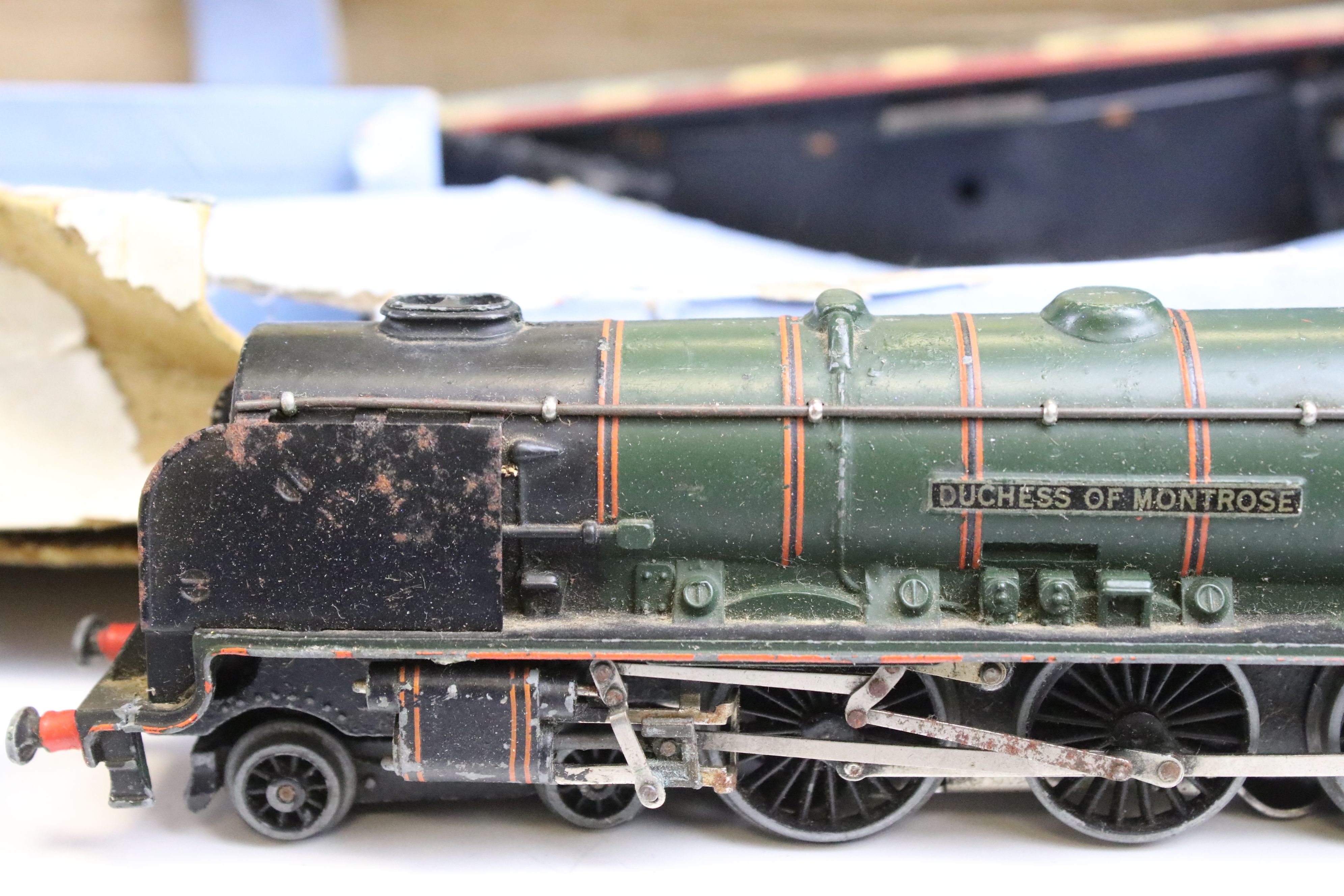 Large quantity of Hornby Dublo / O gauge / OO gauge model railway to include 2 x boxed Hornby - Image 4 of 14