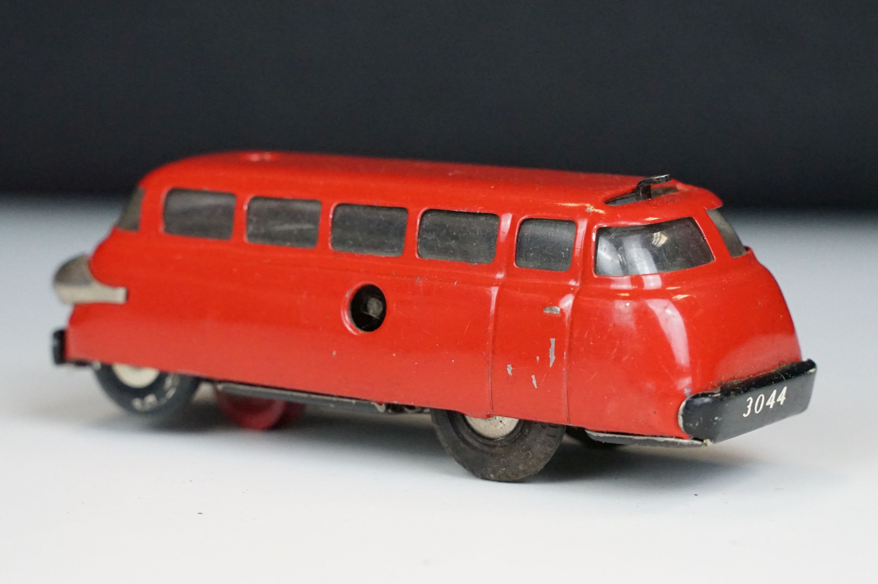 Three Schuco tin plate clockwork 3044 Varianto Bus models to include 2 x red and 1 x blue, no - Image 4 of 12