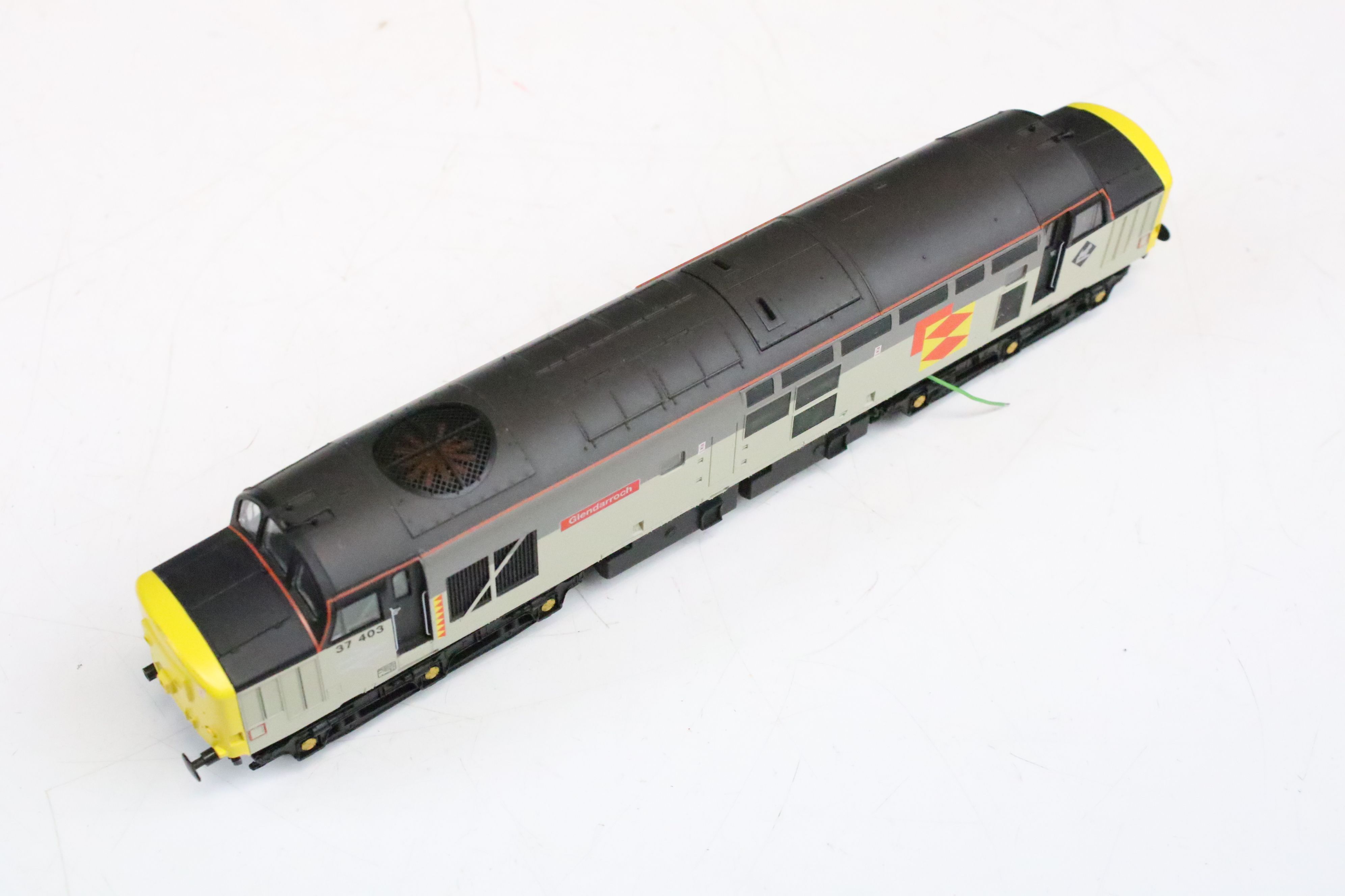 Two boxed OO gauge locomotives to include Palitoy Mainline 37058 0-6-0 2251 Class Collett Locomotive - Image 3 of 10