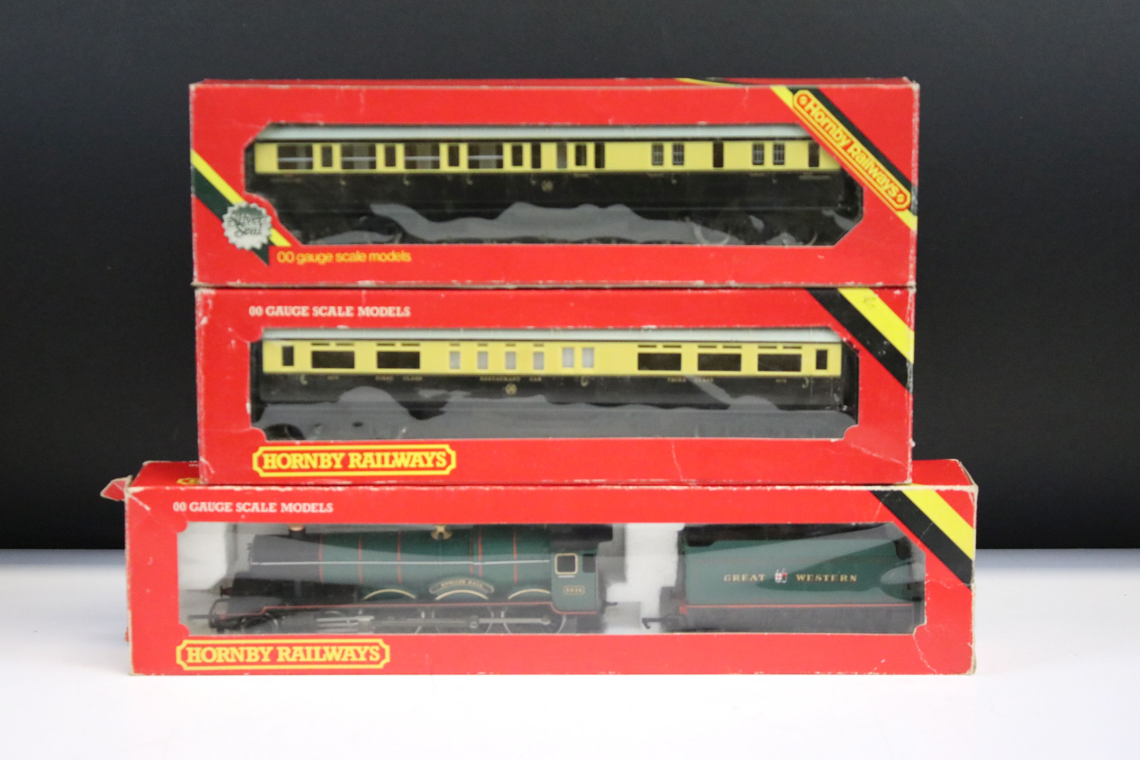 Group of OO gauge model railway to include boxed Hornby R761 GWR Kneller Hall locomotive, boxed - Image 7 of 14