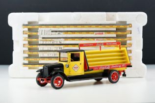 Danbury Mint 1/24 The 1928 Coca Cola Delivery Truck diecast model, complete with bottle crate