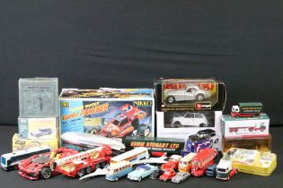 Collection of 25 boxed & unboxed diecast models to include Burago, Siku, atlas Editions, Corgi,