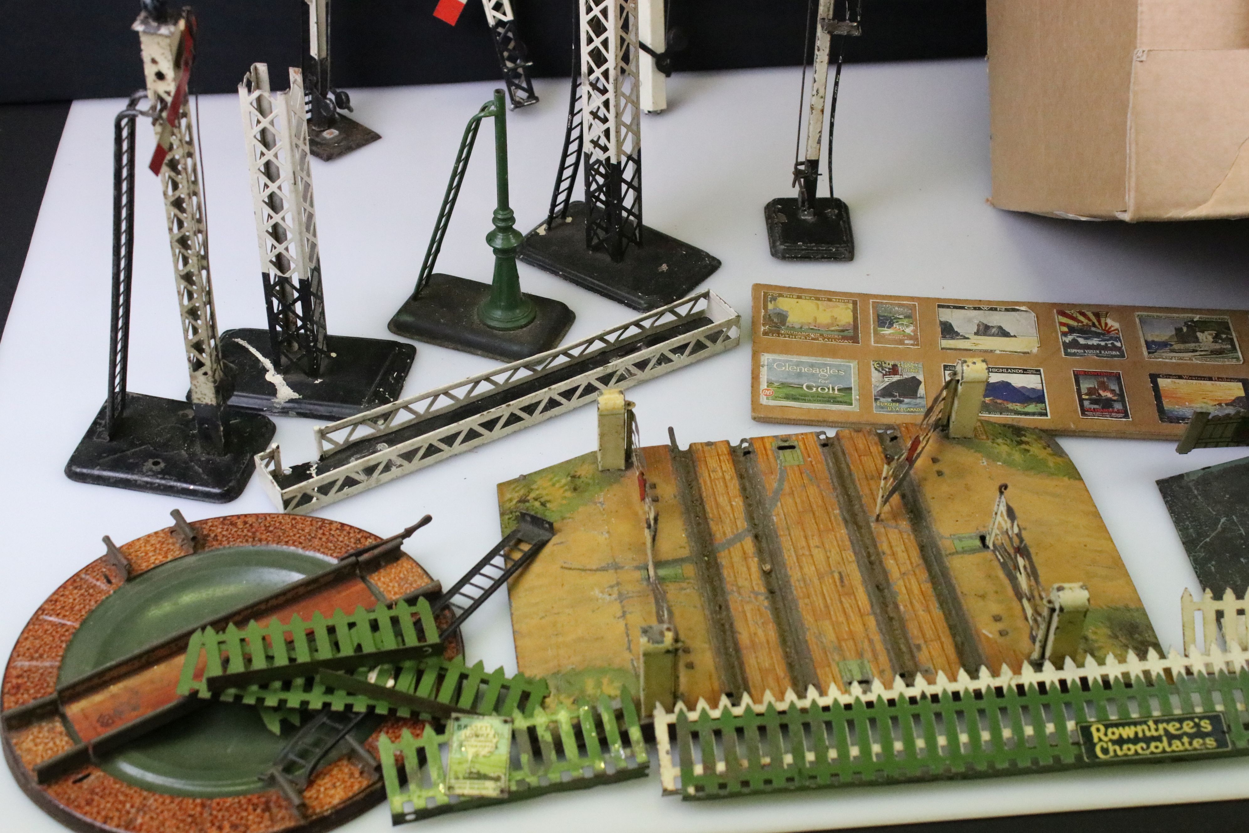 Quantity of early - mid 20th C O gauge model railway to include large quantity of track, Bing tin - Image 3 of 8