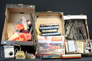 Quantity of Hornby / Triang OO gauge model railway to include boxed RS8 The Midlander electric train