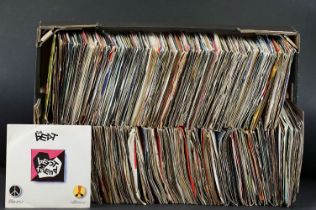 Vinyl - Over 300 Mainly 1970s and 1980s rock, pop & soul 7" singles to include The Smiths, David